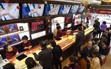 Người dân đi mua vàng trước ngày vía Thần tài vì sợ đông